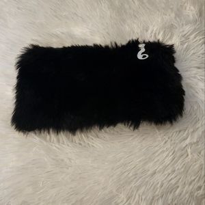 FERGIE WRISTLET FAUX FUR